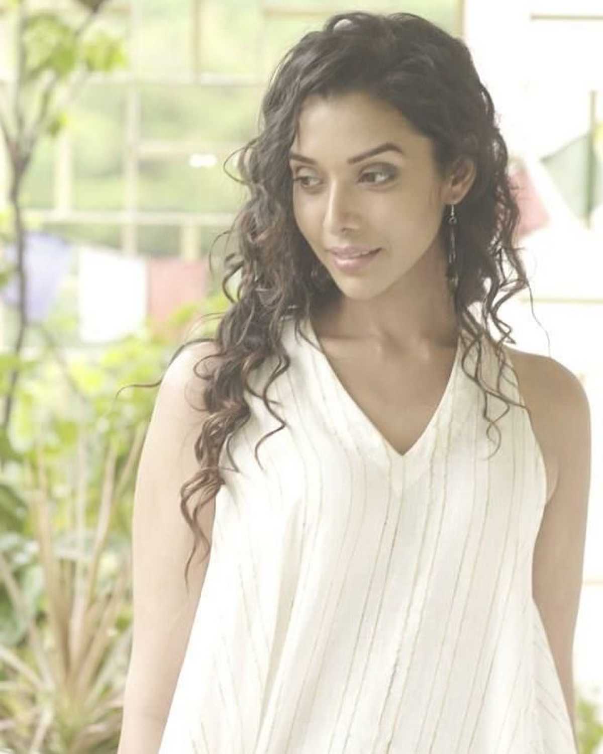 Anupriya Goenka movies, filmography, biography and songs 