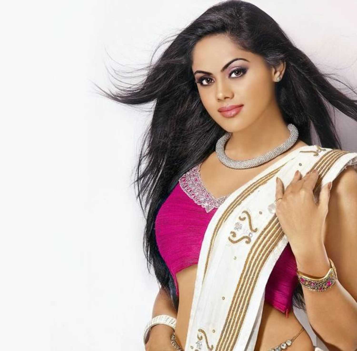 Karthika Nair picture foto Karthika Nair