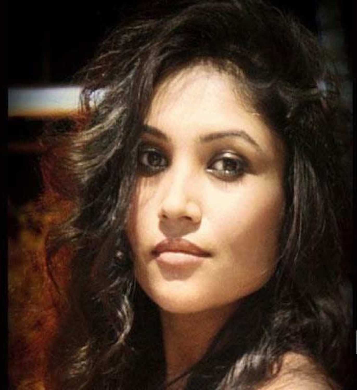 Shruti Bapna movies, filmography, biography and songs 