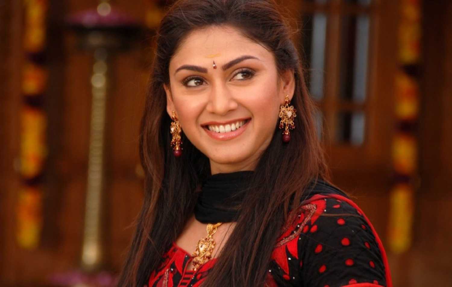 Manjari Phadnis movies, filmography, biography and songs 